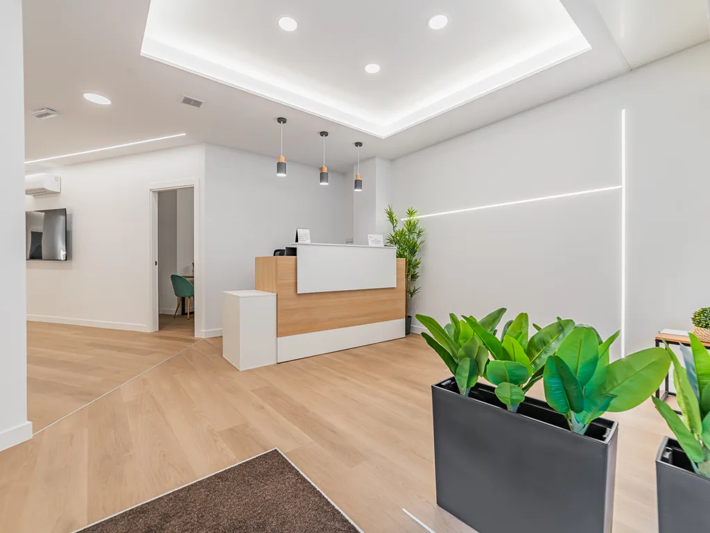 Recepción de Clínica Recupérate en Paseo de Canalejas 19, Salamanca